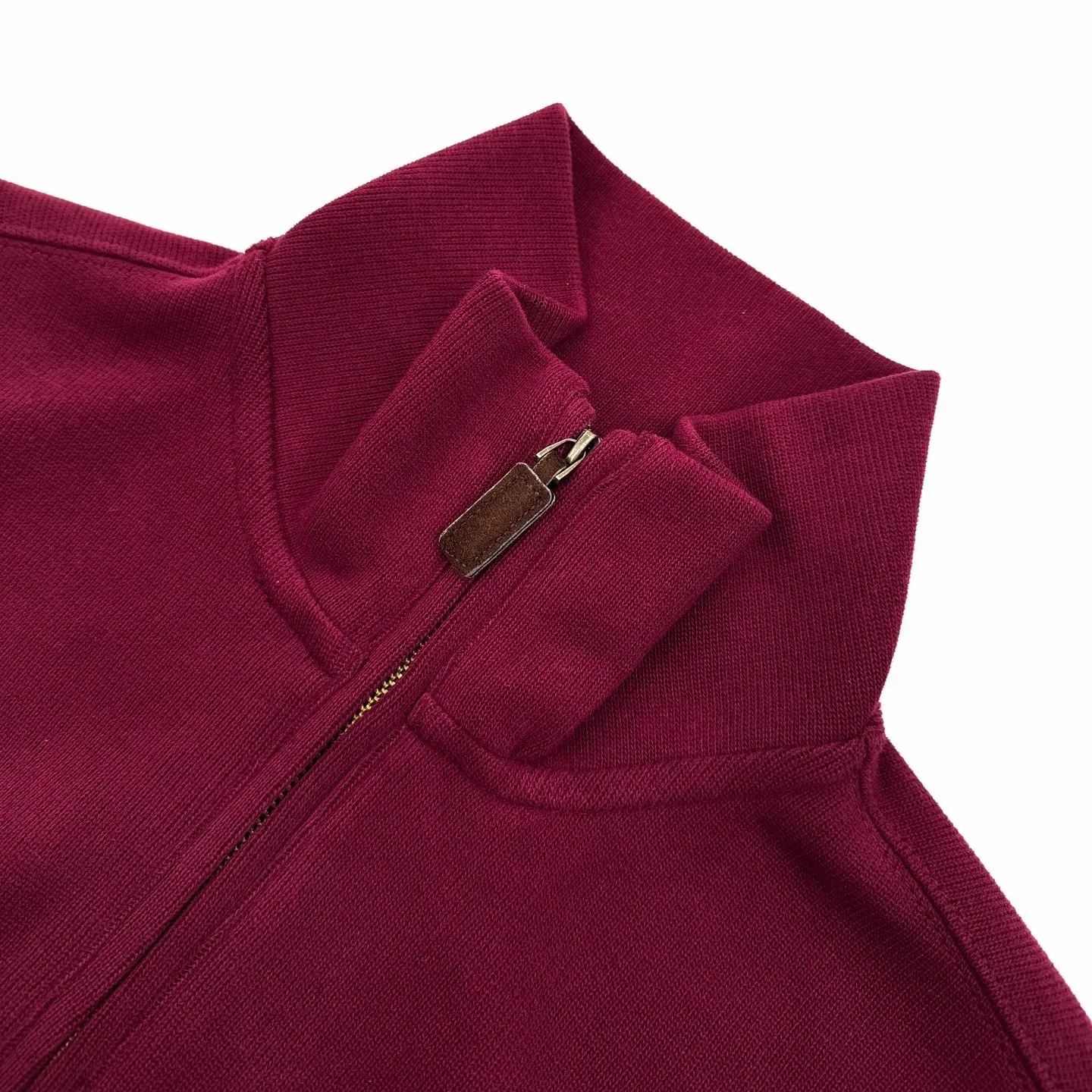 P340 Ralph Lauren colorful pony embroidered half-turtleneck sweatshirt. The original version was purchased for 1,690. The fabric is made of custom-made Yayun essence cotton velvet. It is soft and silky, comfortable and close to the skin. It is based on low-saturated brown and red and incorporates a hint of mystery in purple. The exquisite colorful pony logo jumps into burgundy and brings focus. It is highly recognizable. Simple and smooth lines outline the overall outline. The half-zipper design is sublimated. The leather tab of the zipper head is aged and slightly raw edges are retained. Hidden in the unintentional beauty, in the name of design, we create a new fashion realm for sweatshirts, using imported machine embroidery technology. We use advanced computer control systems and precision mechanical components to realize pony logo embroidery operations with high precision. The lines are smooth and delicate, and the fabrics have been washed. It has a better hand feel and texture. It is not easy to deform, shrink or fade, and maintains long-term beauty. Size:S-M-L-XL